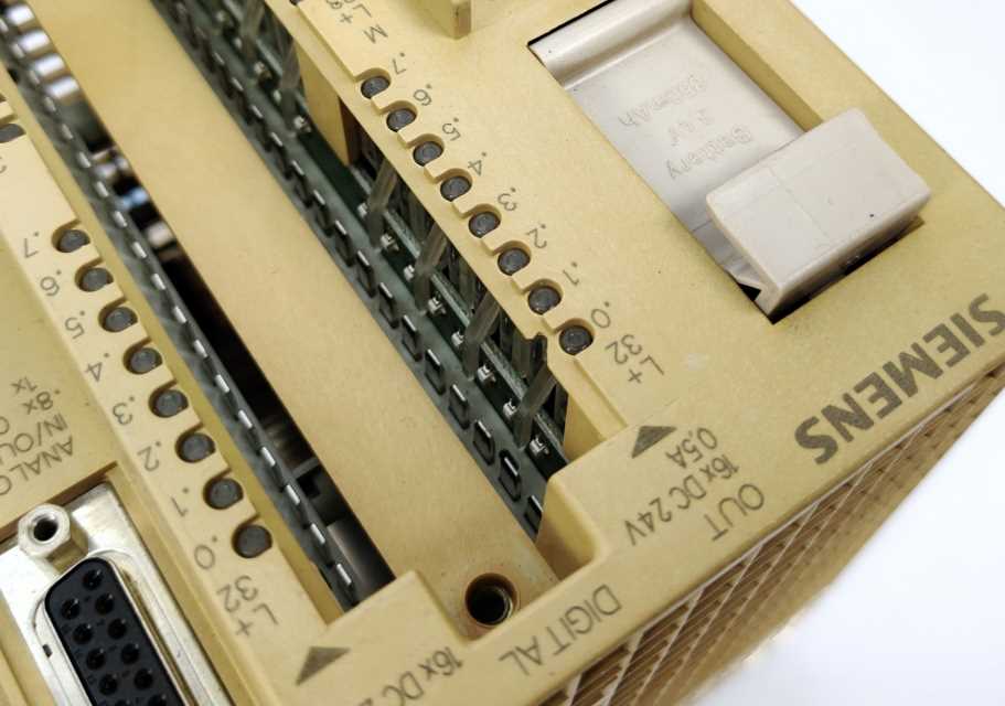 Siemens 6ES5 095-8MB03 SIMATIC S5-95U COMPACT UNIT WITH PROFIBUS INTERFACE