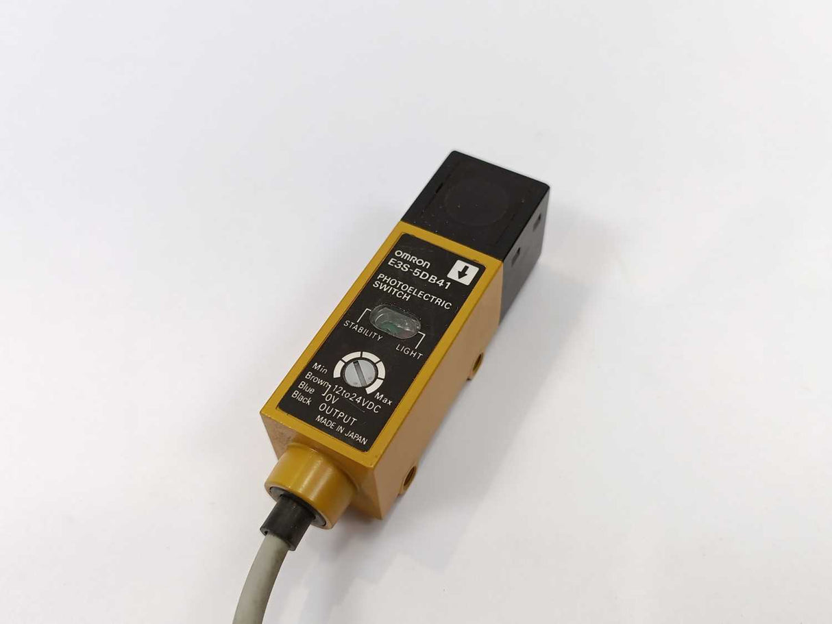 OMRON E3S-5B41 Photoelectric Switch, 12 to 24 VDC