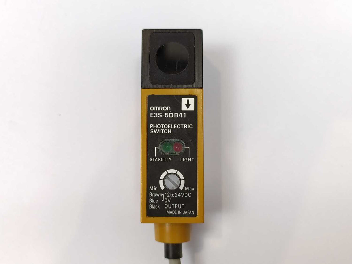 OMRON E3S-5B41 Photoelectric Switch, 12 to 24 VDC