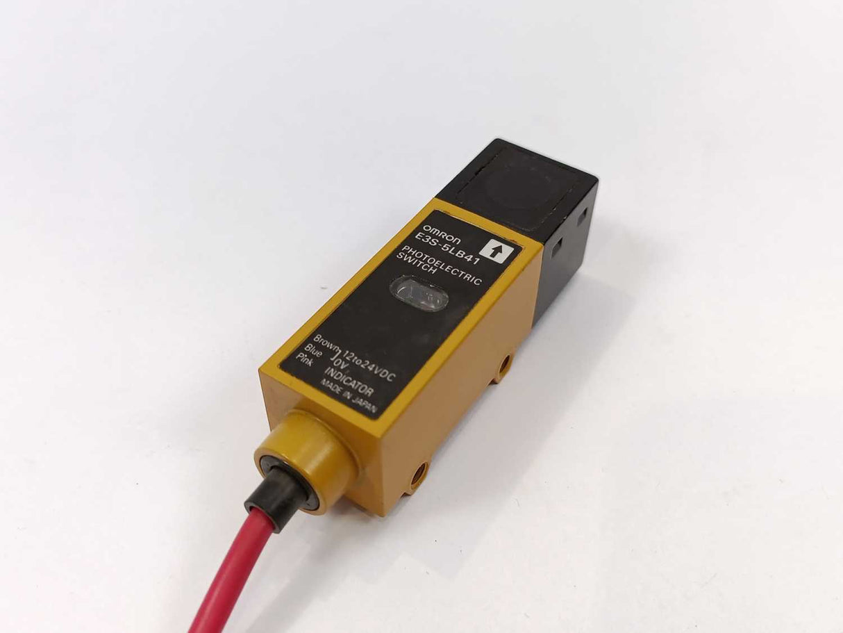 OMRON E3S-5B41 Photoelectric Switch, 12 to 24 VDC