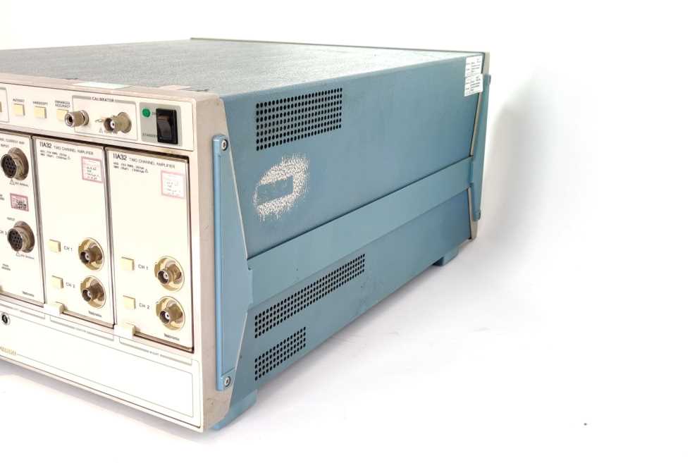 Tektronix 11402 Digitizing oscilloscope with 11A16, 11A32 modules