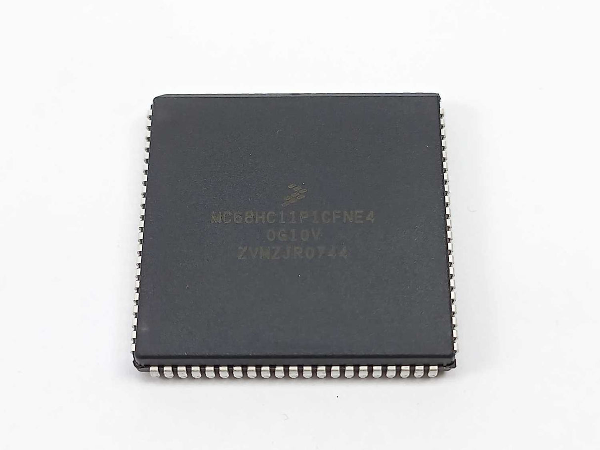 Freescale Semiconductor MC68HC11P1CFNE4 IC Chip. Batch of 5 pcs.