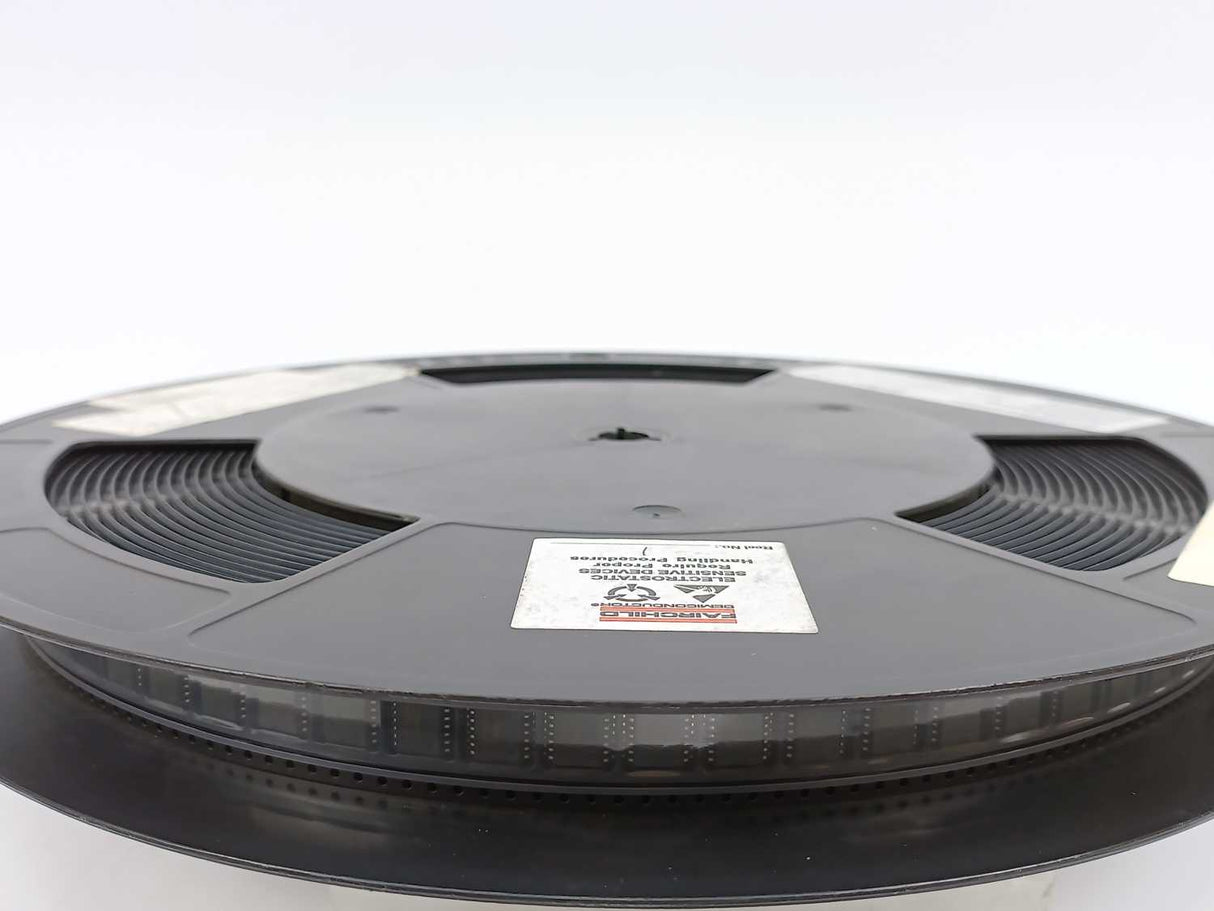 Fairchild Semiconductor 74AC573 Octal Latch w/ 3-STATE Outputs. 900 pcs. Spool