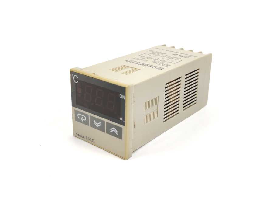OMRON E5CS-R1PX-DIN Temperature Controller
