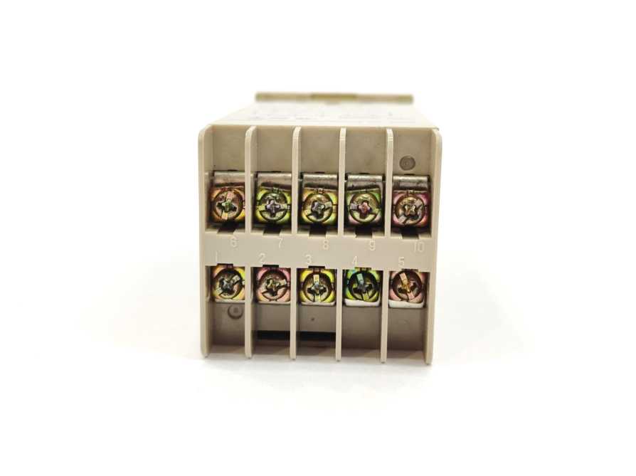 OMRON E5CS-R1PX-DIN Temperature Controller