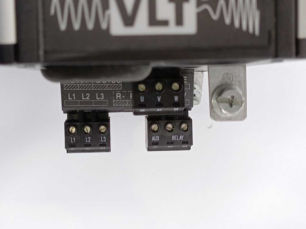 Danfoss 175Z7006 VLT6000 HVAC 4.0kVA with175Z7804 VLT6004HT4B20STR3