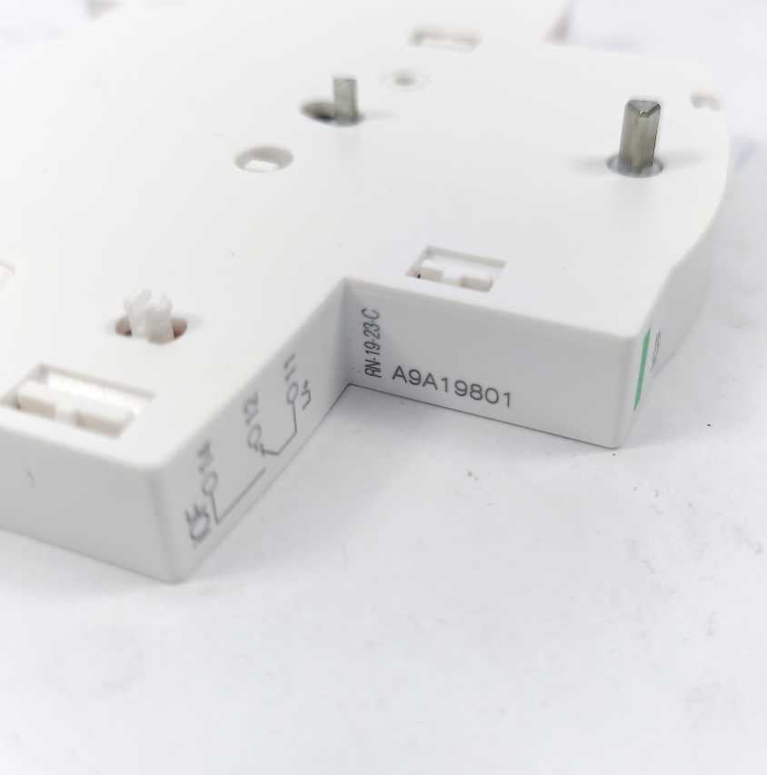 Schneider A9A19801 Acti9 iC60 RCBO - auxiliary contact - 1OF - AC/DC