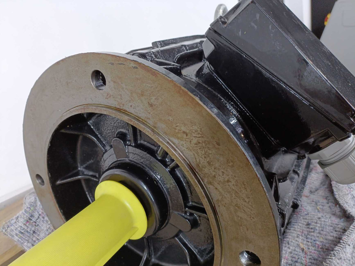 Cantoni Motor 3SIEK180M4 S10-133-029, V400/690, A33.9/19.7, Hz50, rpm1475