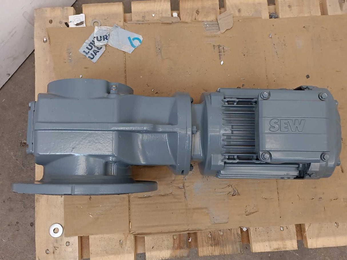 SEW-EURODRIVE KAF57 DRN90S4 65.8080875401.0001.21 1.1kW Motor i=35.70