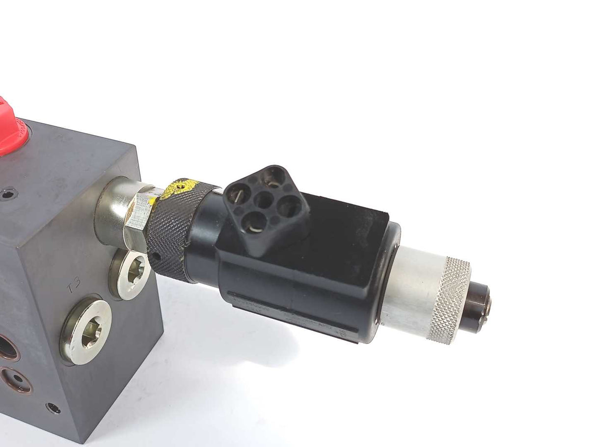 Duplomatic BLS6-CF0/11V Valve Inlet Plate w/ Bucher WUP-1NA0-1.0-2 Solenoid