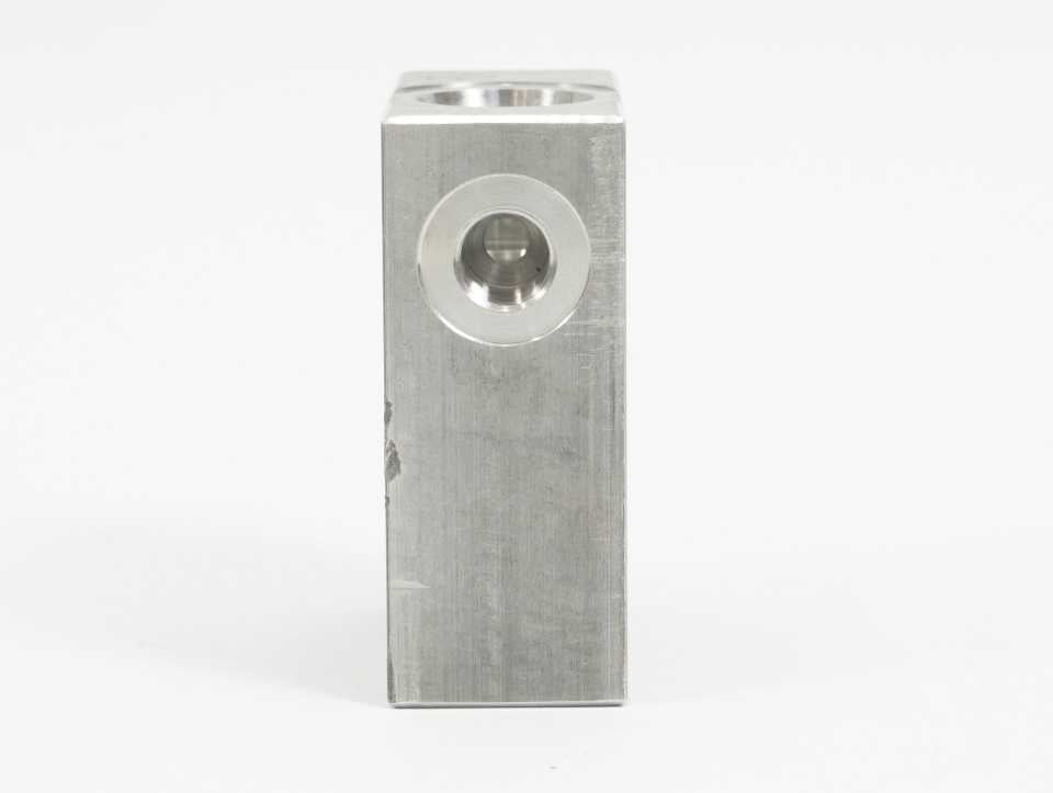 Integrated Hydraulics B8533 Hydraulic Line-Mounting Cartridge Valve Block