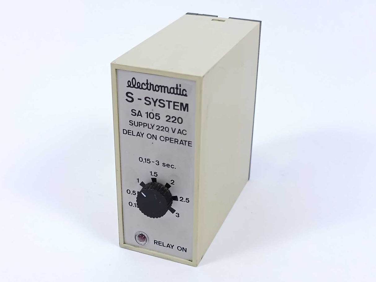 Electromatic SA 105 220 0,15-3 sec. 220 VAC Relay. Delay on Operate