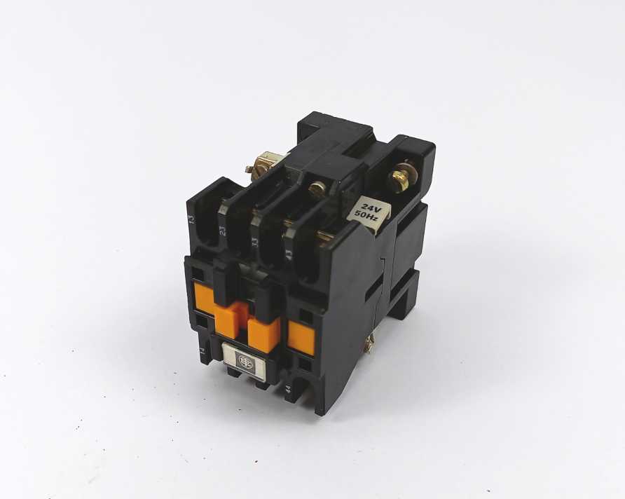 TELEMECANIQUE CA2-DN140- Contactor Relay, 24V, 50Hz