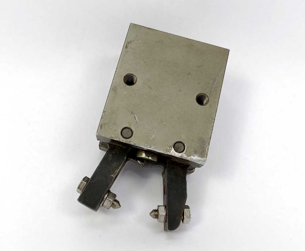 SMC MHC25S AIR CHUCK, PRESS. 2.5-6kgf/cm2, 36-85PSI