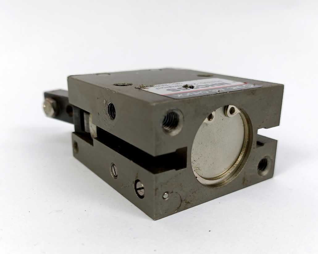 SMC MHC25S AIR CHUCK, PRESS. 2.5-6kgf/cm2, 36-85PSI