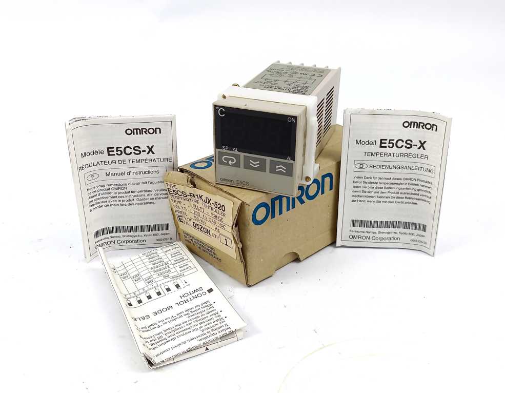 OMRON E5CS-R1KJX-520 Temperature Controller