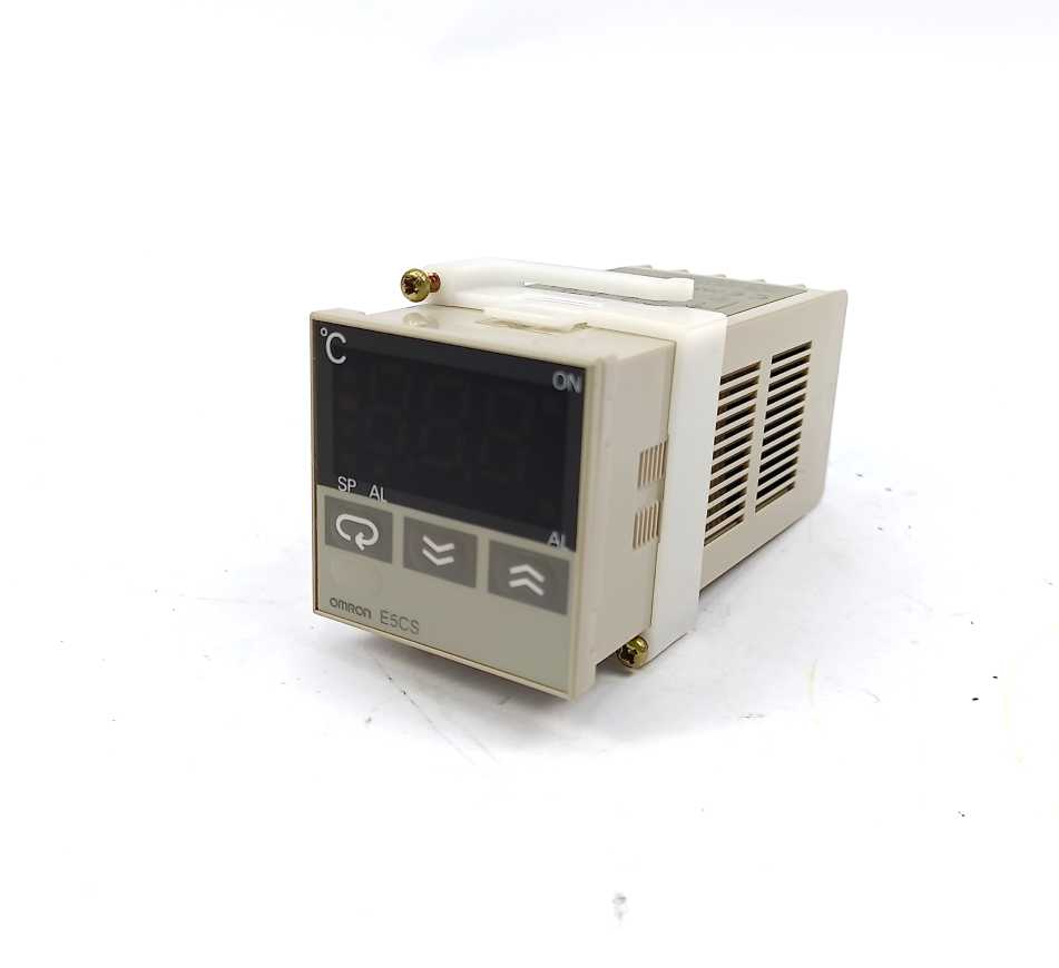 OMRON E5CS-R1KJX-520 Temperature Controller