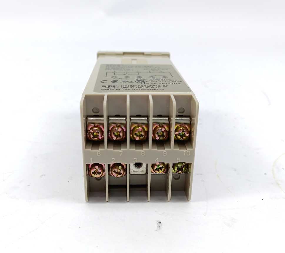 OMRON E5CS-R1KJX-520 Temperature Controller
