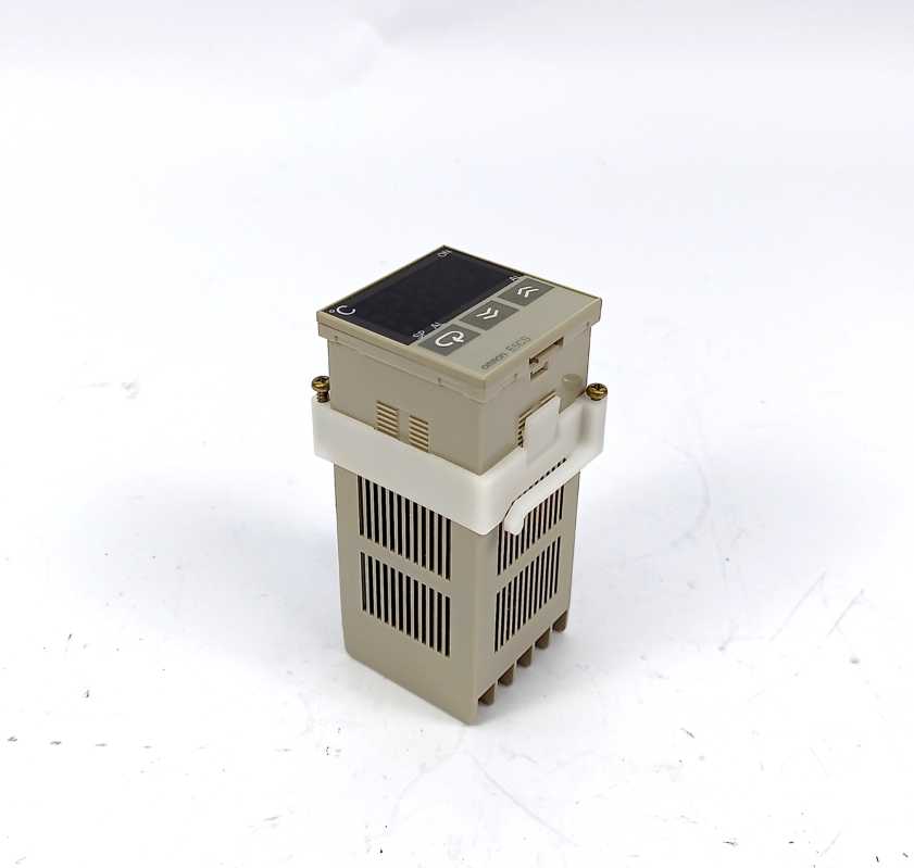OMRON E5CS-R1KJX-520 Temperature Controller