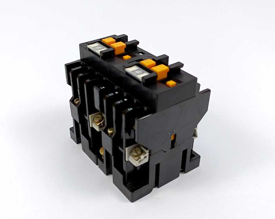 TELEMECANIQUE CA2-DK122 CONTROL RELAY 600V MAX, 24V, 50Hz