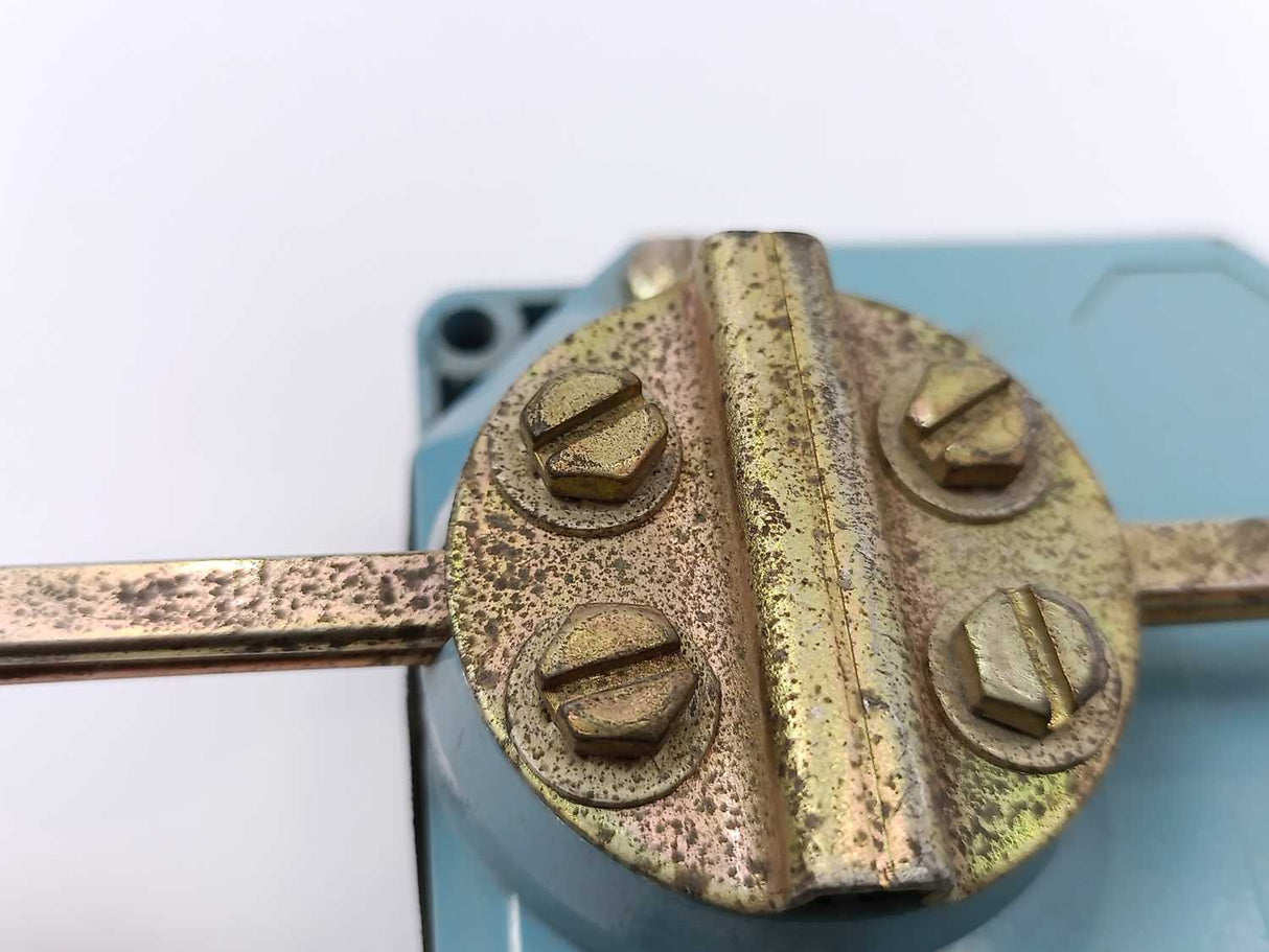 TELEMECANIQUE XC2-R 63140 Limit Switch