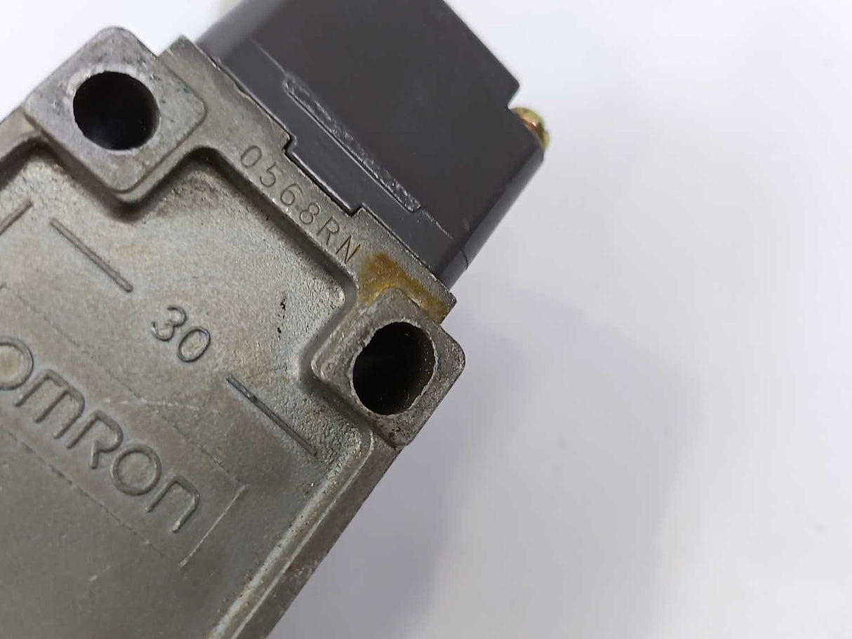 OMRON D4B-1111N Limit Switch