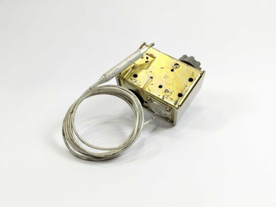 Danfoss 060L1121 KP77 Thermostat