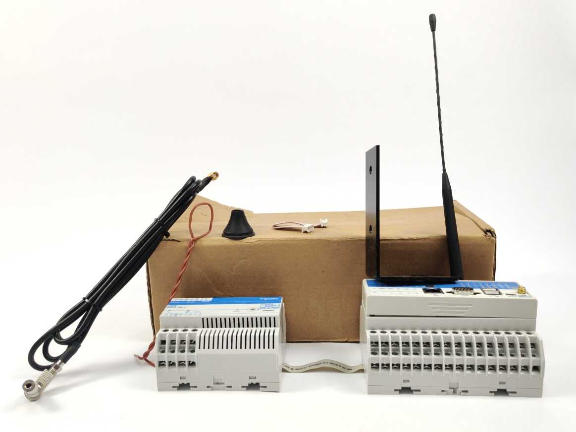 Schneider Electric TSXHEW325G1 W325-G1 PLC RTU W@de PV:0.1 SV:2.04