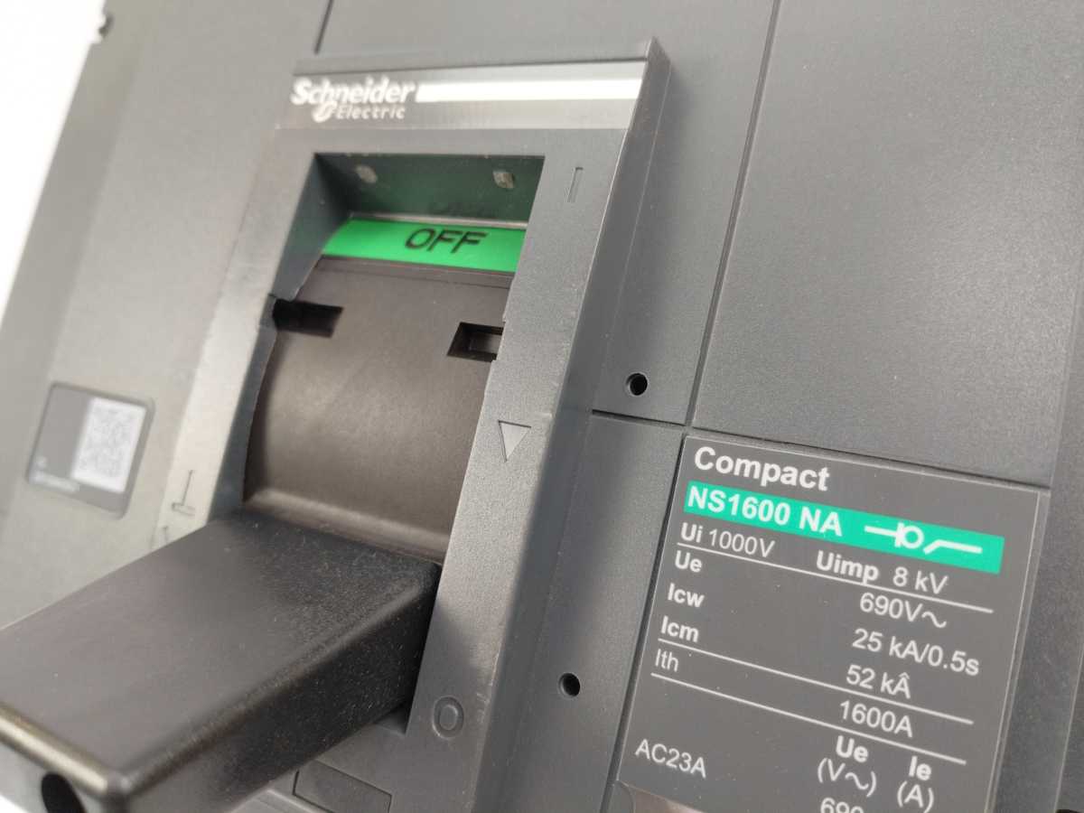 Schneider 33495 NS1600 NA Compact
