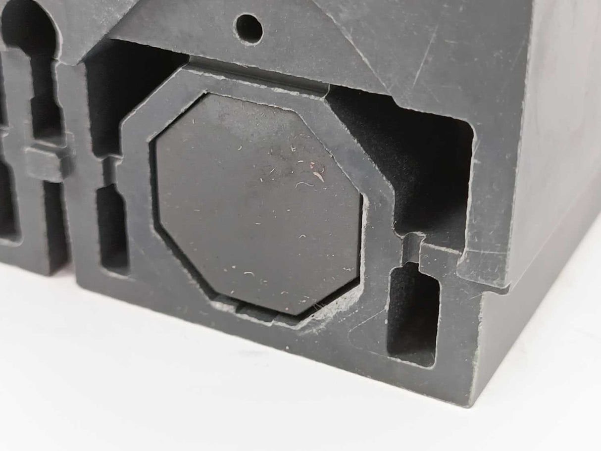 Schneider Electric 31113 INS500 4P 500A - Switch Disconnector