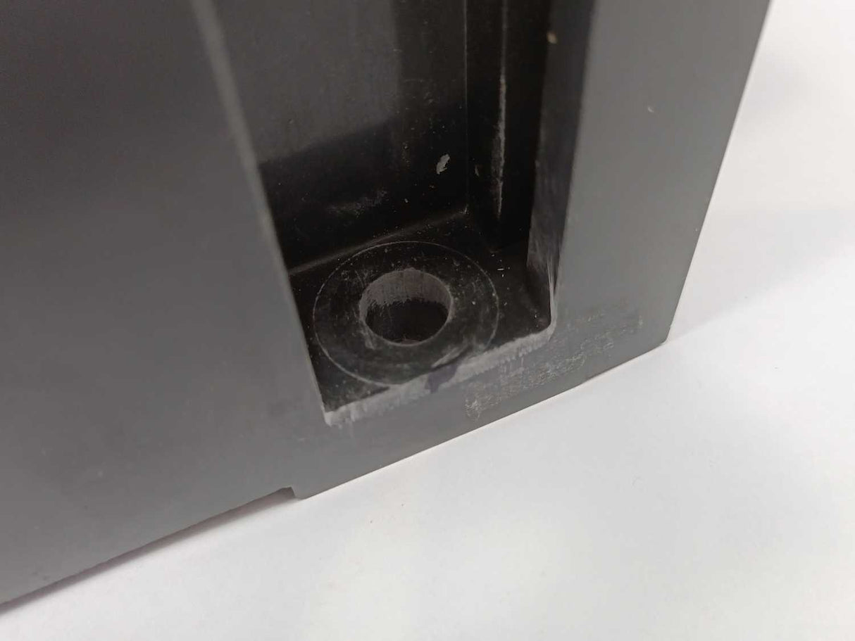 Schneider Electric 31332 INS1000 3P, Switch Disconnector, only used for test