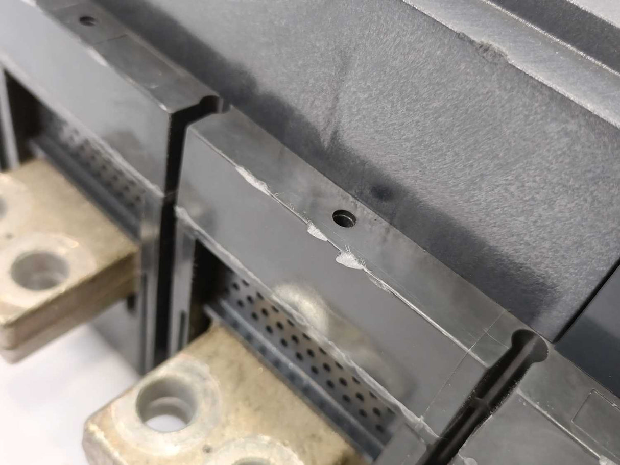 Schneider Electric 31332 INS1000 3P, Switch Disconnector, only used for test