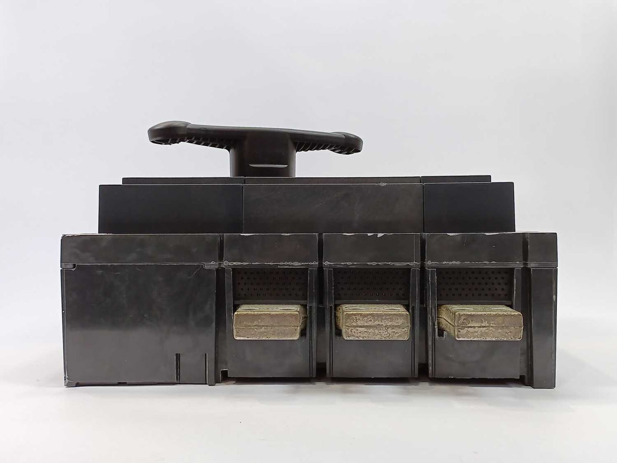 Schneider Electric 31332 INS1000 3P, Switch Disconnector, only used for test