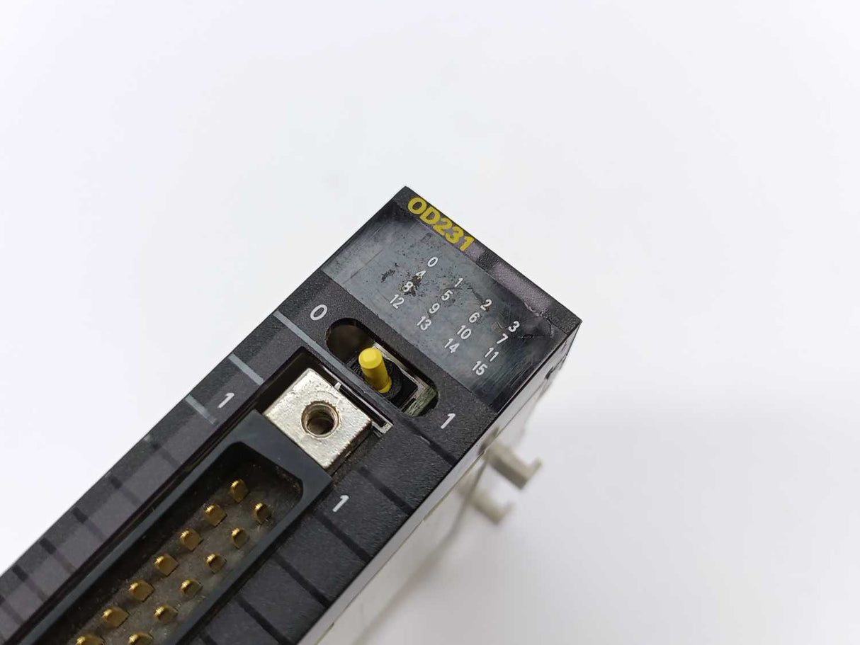 OMRON CJ1W-OD231 Output Unit 24V DC