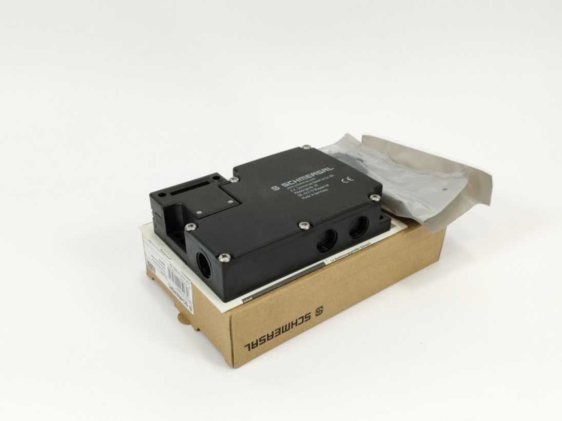 Schmersal AZM 161SK-12/12RKA-024 Safety Interlock Switch