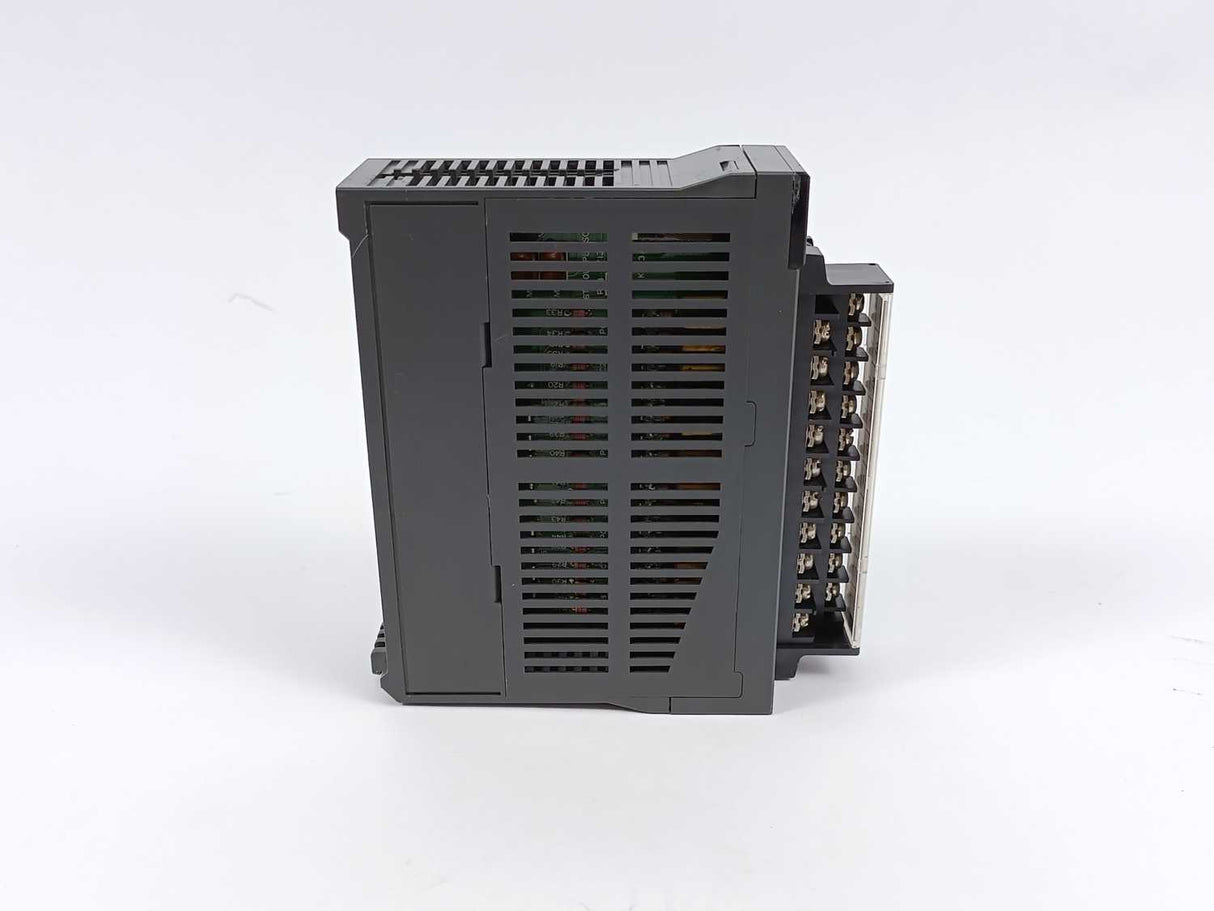 Idec PF3S-T16S Output Programmable Controller