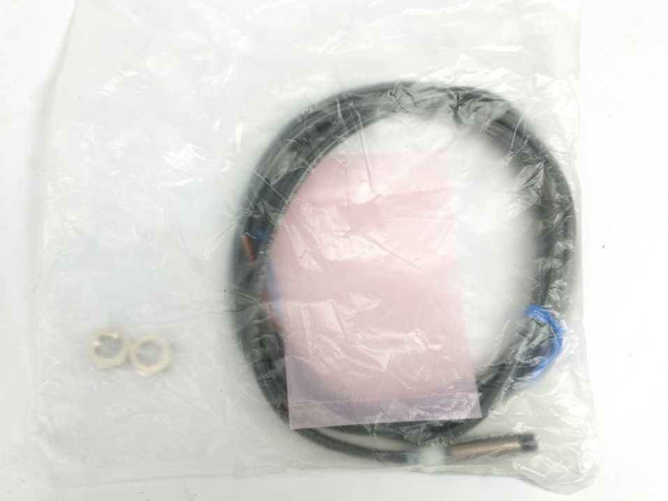OMRON E2A-S08KN04-WP-B2 Proximity Sensor, 2m