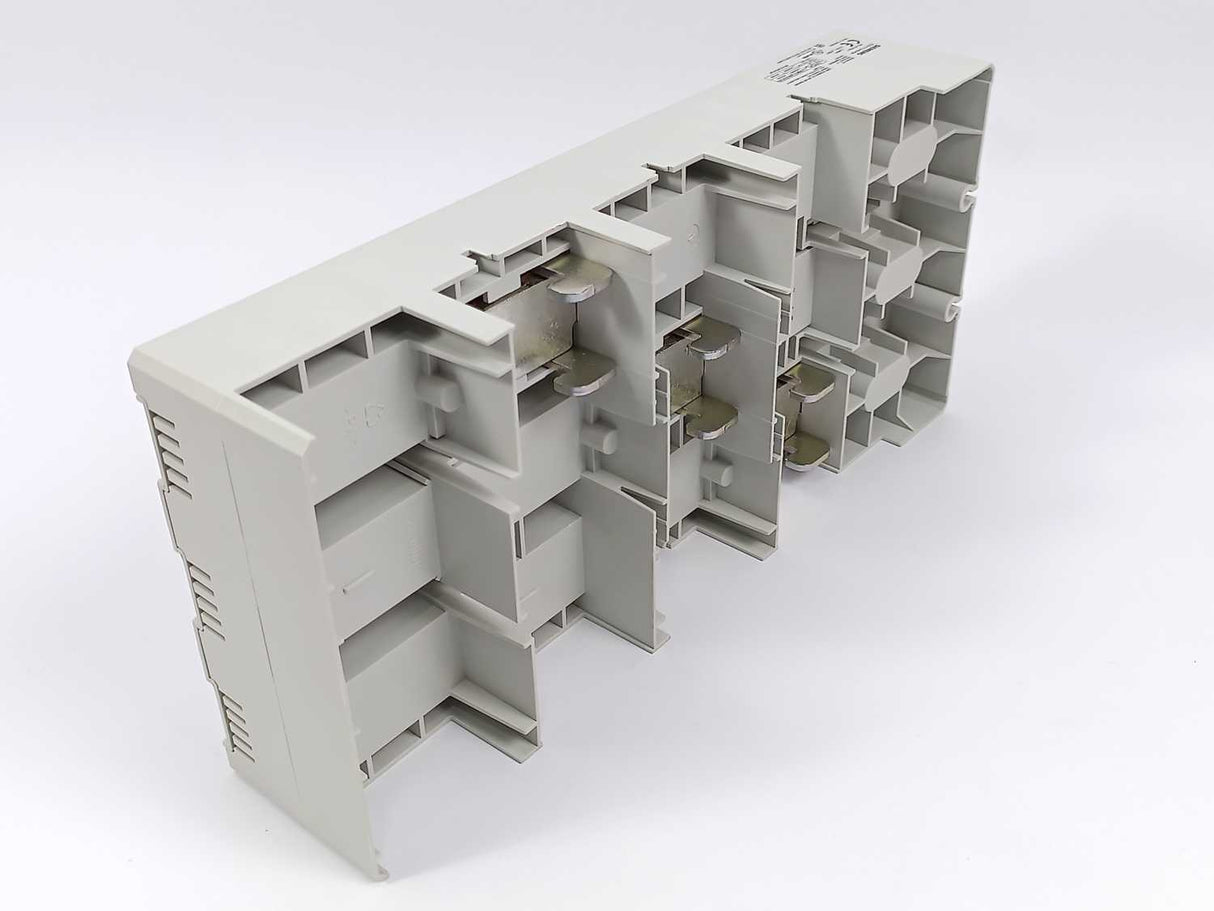 Siemens 8US1213-4AH04 3 Phase Busbar w/ Accessories