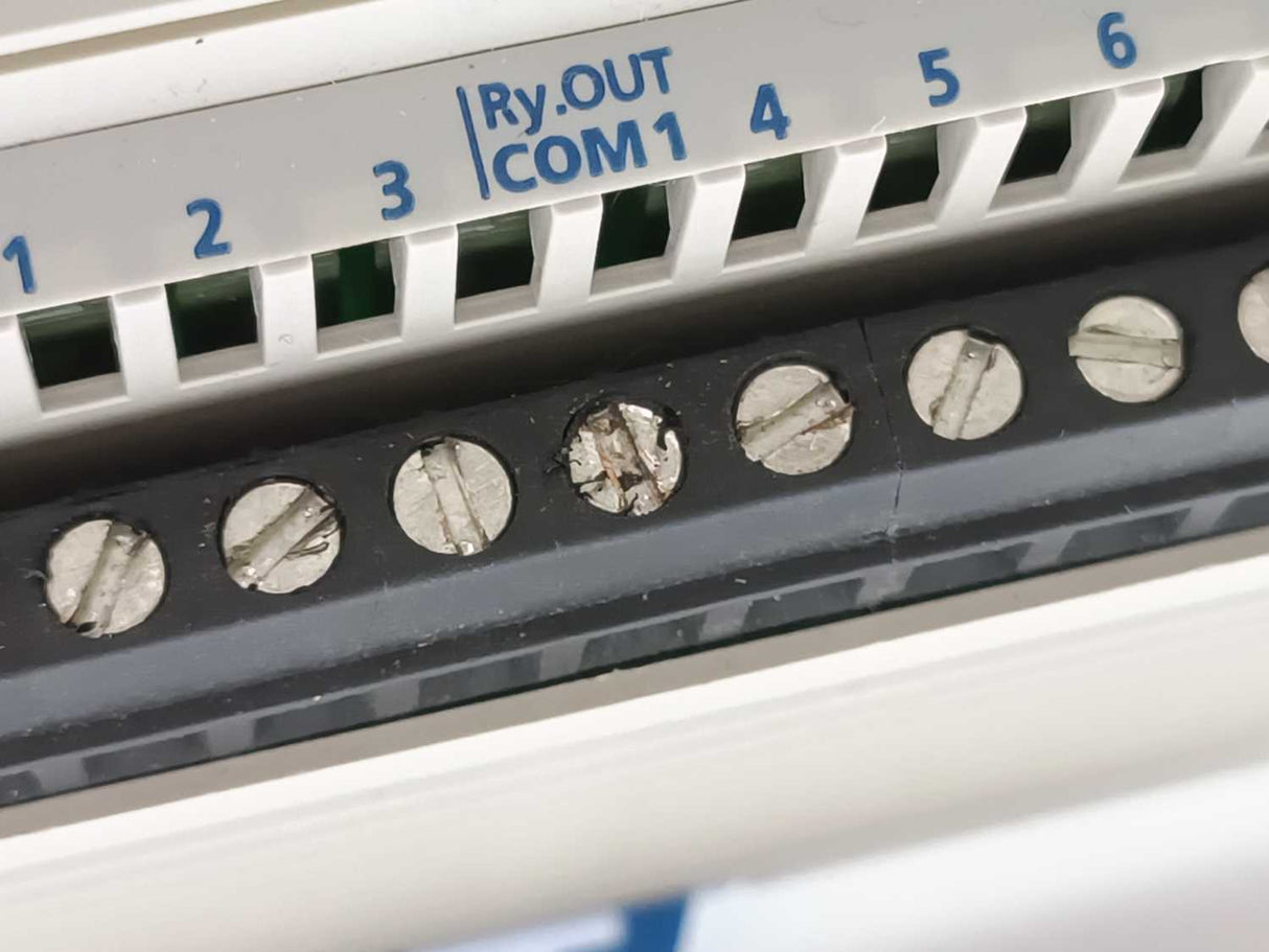 Idec FC4A-C24R2 MicroSmart 100-240VAC 50/60Hz 40VA