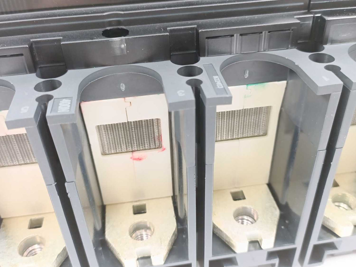 Schneider Electric C40N42D400 Circuit Breaker ComPacT NSX400N, 50kA at 415VAC