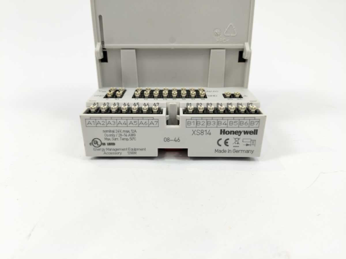 Centra Line / Honeywell CLIOL821A (XFL821A8) Analog Input Module & XS821-22