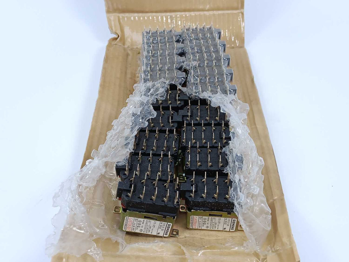 Siemens 3TG2120 Small Flat Plug Safety Device, Batch of 18 pcs.