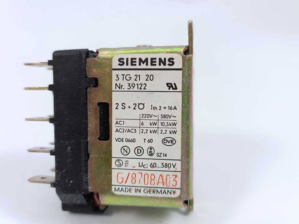 Siemens 3TG2120 Small Flat Plug Safety Device, Batch of 18 pcs.