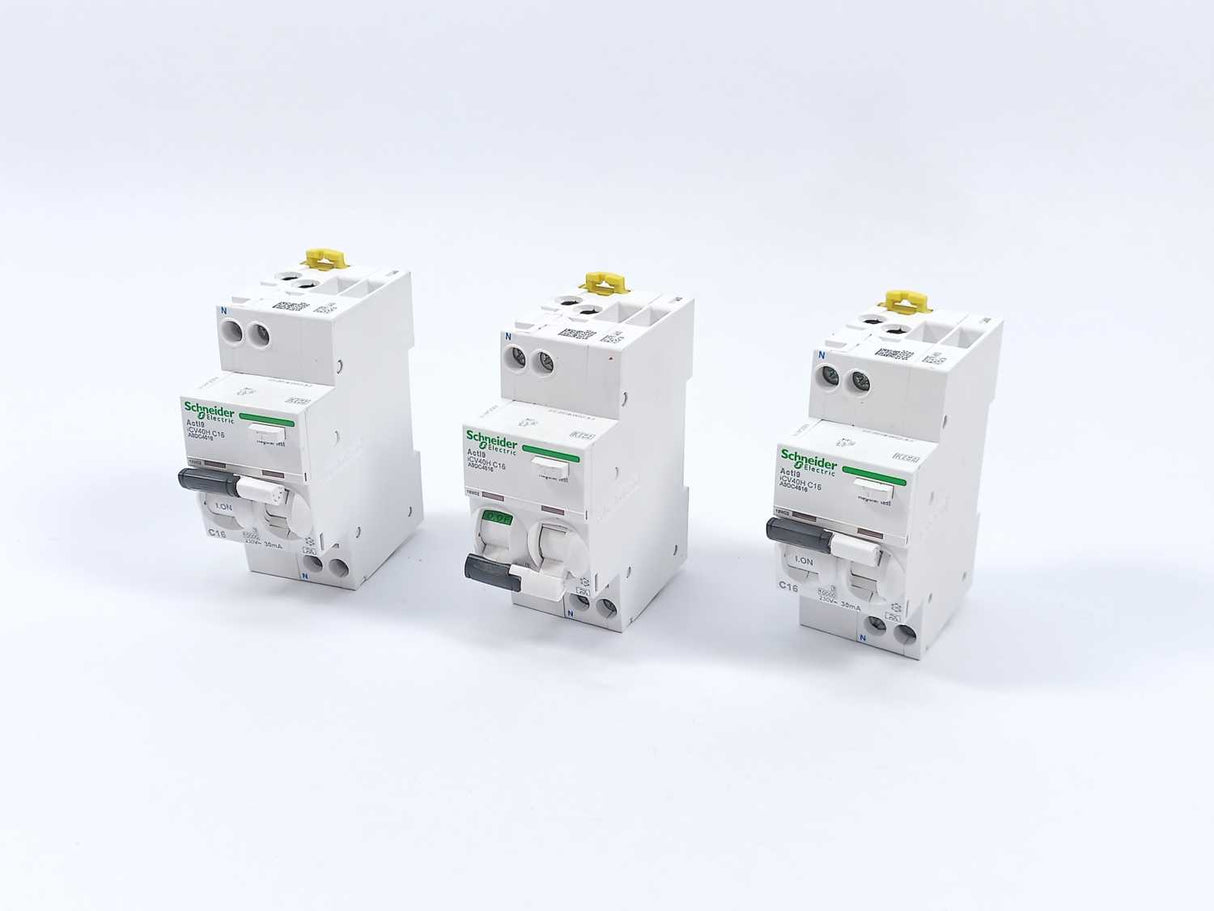 Schneider Electric A9DC4616 Residual Current Breaker 3pcs.