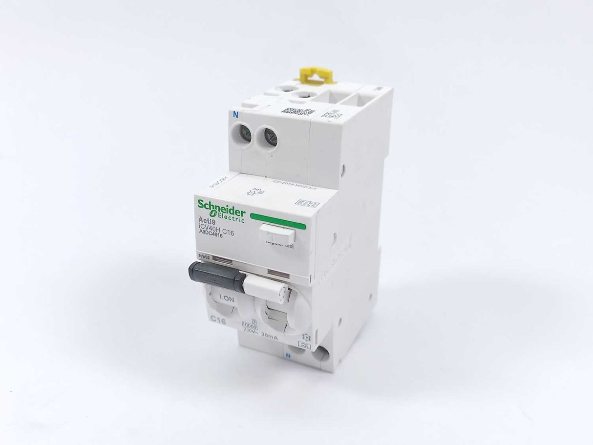 Schneider Electric A9DC4616 Residual Current Breaker 3pcs.