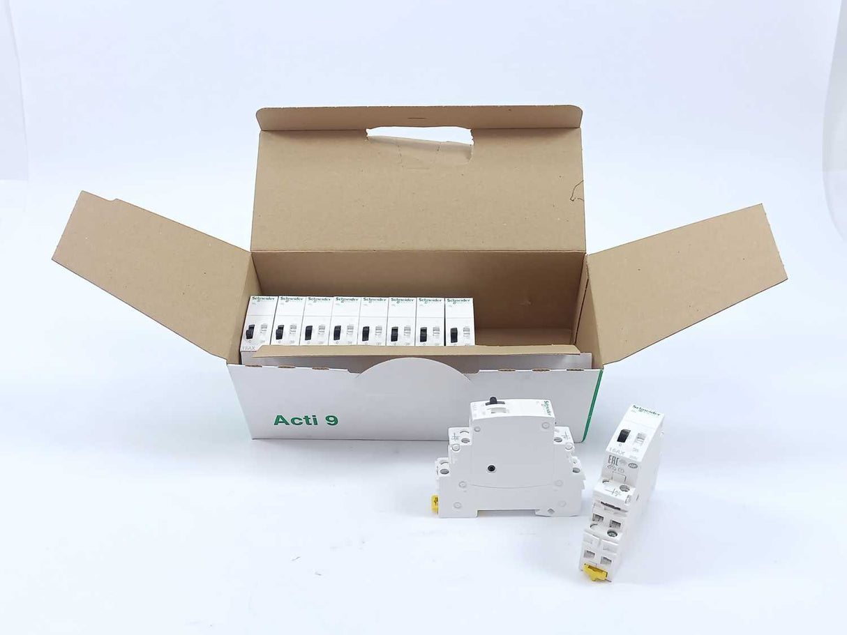 Schneider Electric A9C30211 Impulse Relay 1P 16AX 250V Batch 10pcs.