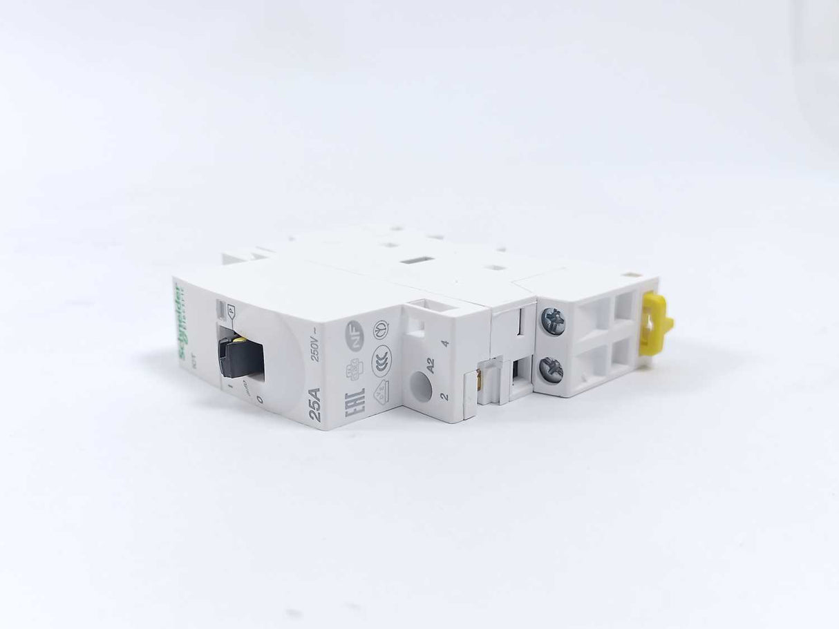 Schneider Electric A9C21132 Contactor With Manuel Selector 2NO 25A Batch 12pcs.