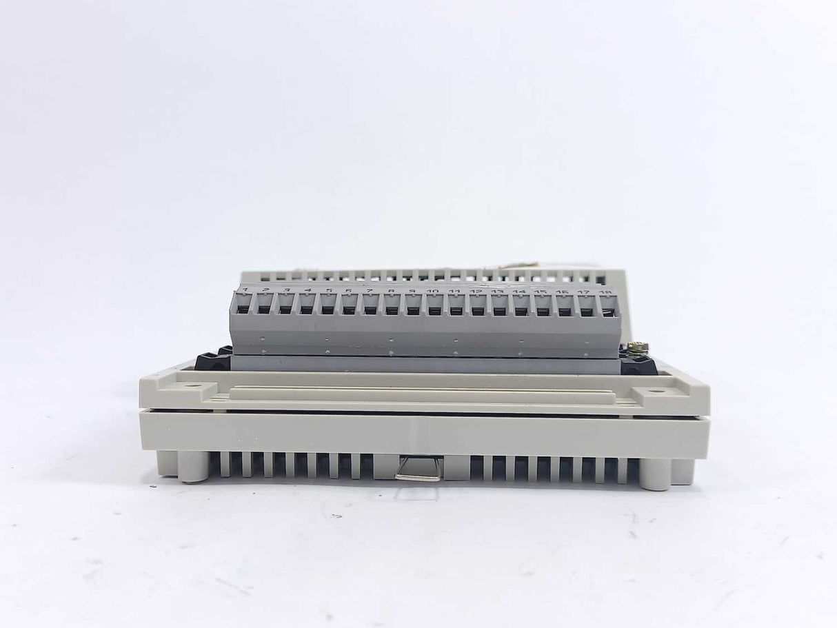 Schneider Electric 170ADI34000 TSX Momentum I/O Base, 24VDC-16PT IN