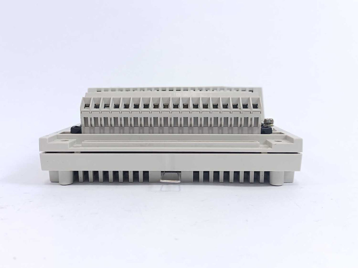 Schneider Electric 170ADO35000 TSX Momentum I/O Base 24VDC-32PT Out