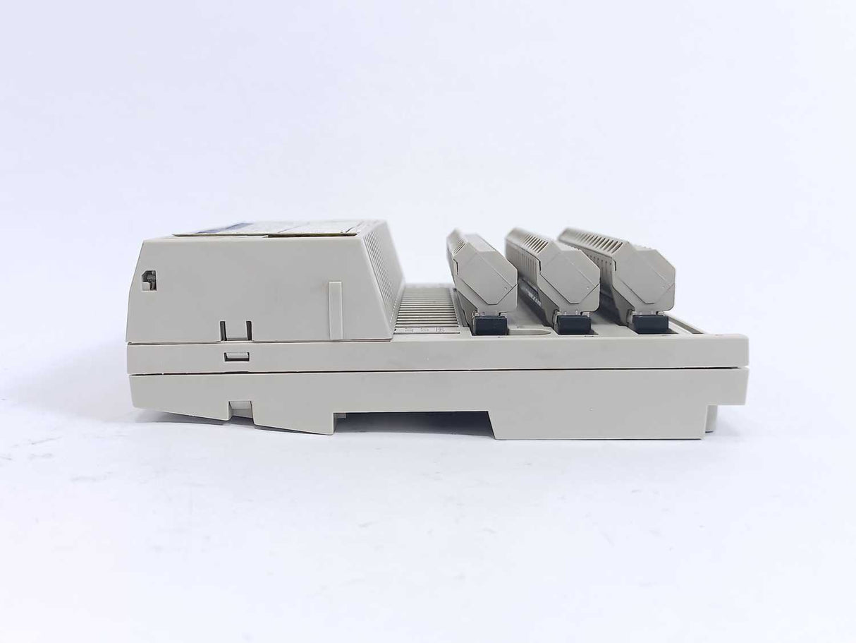 Schneider Electric 170ADO35000 TSX Momentum I/O Base 24VDC-32PT Out